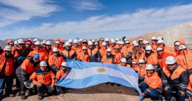 Histórico: el gobernador Orrego encabezó el acto del Día de la Minería que este año se hizo en Veladero